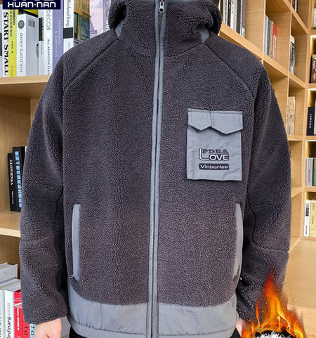 Vékony tavaszi-őszi kabát textilből és polárból