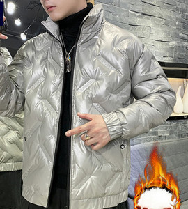 Moodne sooja voodriga talvejope meestele