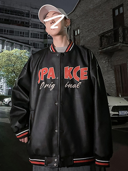 Meeste nahktagi, millel on kiri ja nööpkinnitus