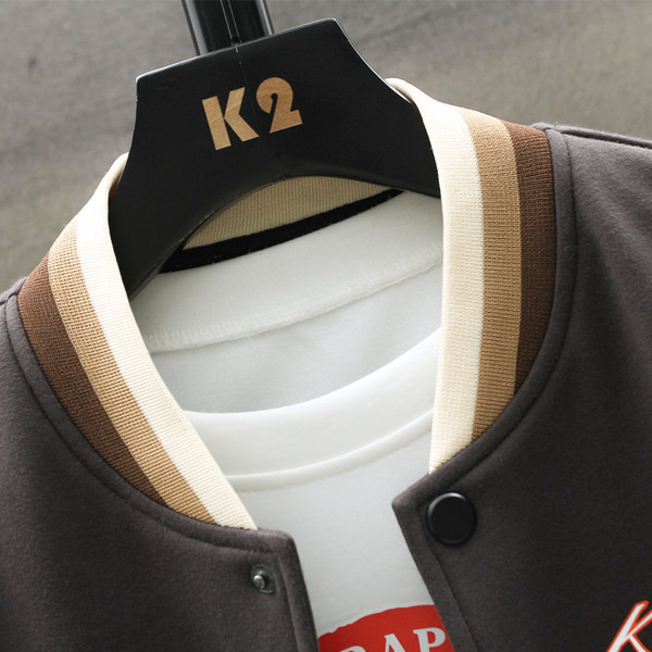 Igapäevane nööpide ja kirjaga meeste jope