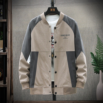 Férfi kabát gombokkal fehér és bézs színben