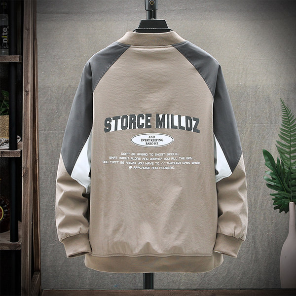 Férfi kabát gombokkal fehér és bézs színben