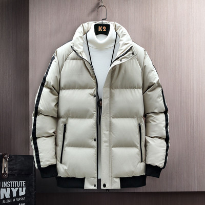 Tõmbluku ja kapuutsiga liibuv talvejope