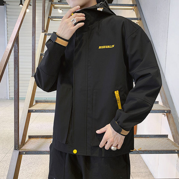 Kolmes värvitoonis kapuutsiga meeste kevadjope