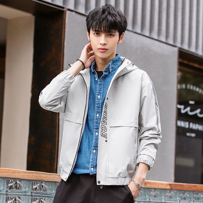 Meeste kevadjope kirja ja kapuutsiga