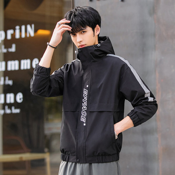 Meeste kevadjope kirja ja kapuutsiga