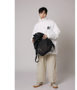 Ανδρικό χειμωνιάτικο μπουφάν με ψηλό γιακά και έμβλημα