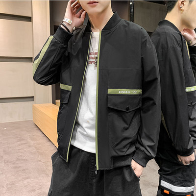 Tõmbluku ja taskutega kevadine meeste jope