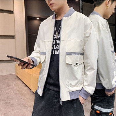 Tõmbluku ja taskutega kevadine meeste jope