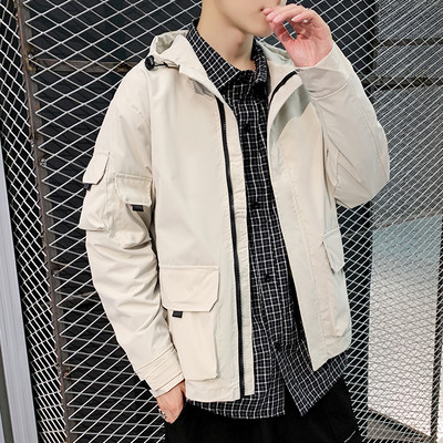 Férfi dzseki fehér és fekete zsebekkel