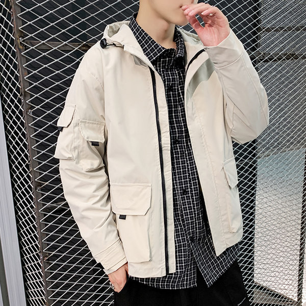 Férfi dzseki fehér és fekete zsebekkel