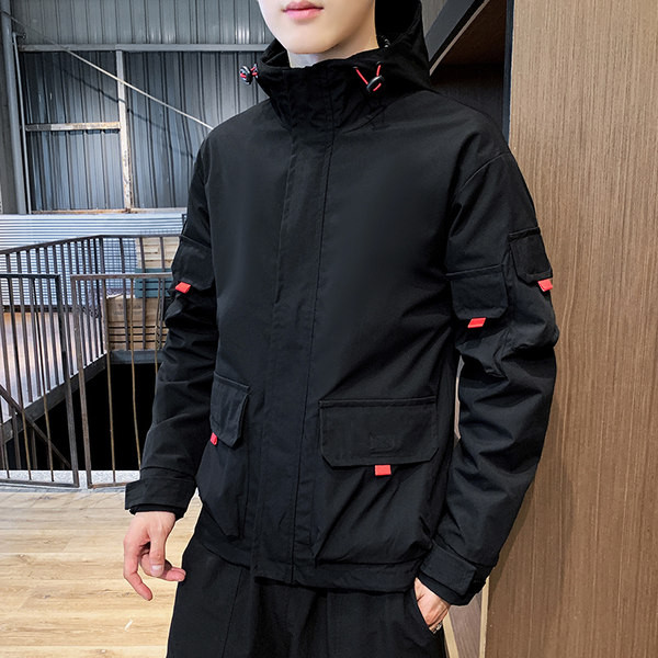 Férfi dzseki fehér és fekete zsebekkel