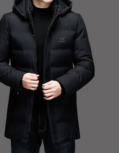 Kapuutsiga ja pealdisega meeste talvejope