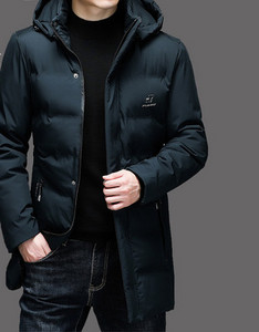 Kapuutsiga ja pealdisega meeste talvejope