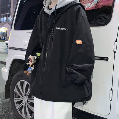 Sportlik meeste kevadjope kapuutsiga