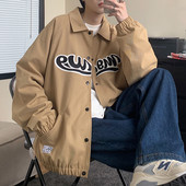 Férfi kabát klasszikus gallérral és hímzett felirattal