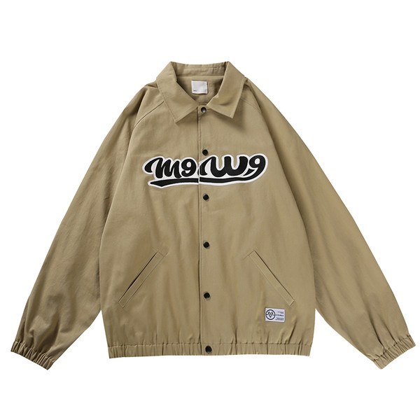 Férfi kabát klasszikus gallérral és hímzett felirattal