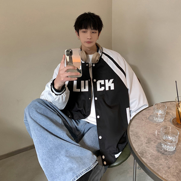 Laia mudeliga ümara kaelusega meeste pesapallijope