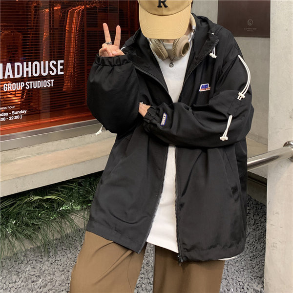 Férfi sportdzseki kapucnival - tavaszra alkalmas