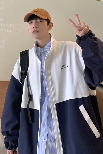 Tasuta mudel taskutega meeste jope