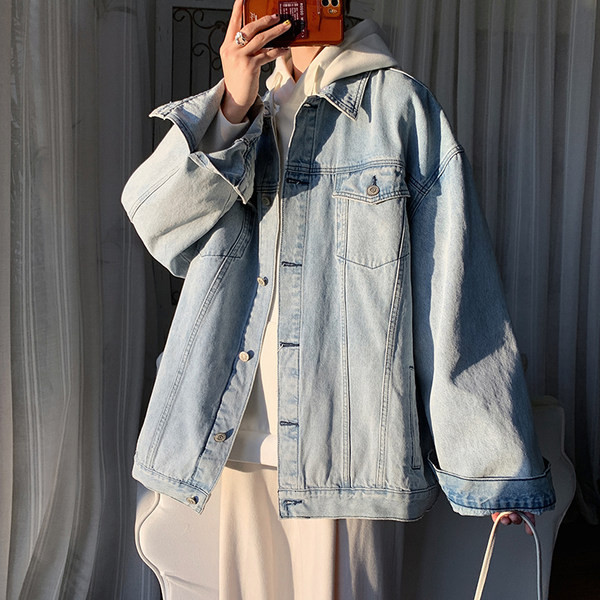 Férfi széles farmerdzseki gombokkal