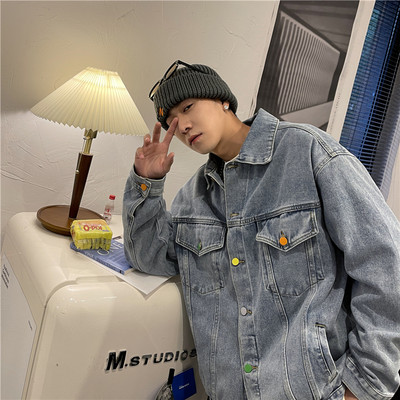 Meeste värviliste nööpidega teksajakk