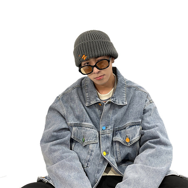 Meeste värviliste nööpidega teksajakk