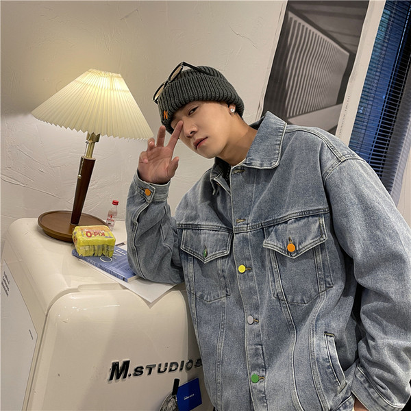 Meeste värviliste nööpidega teksajakk