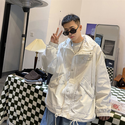 Kapuutsi ja taskutega meeste talvejope