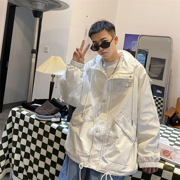 Kapuutsi ja taskutega meeste talvejope