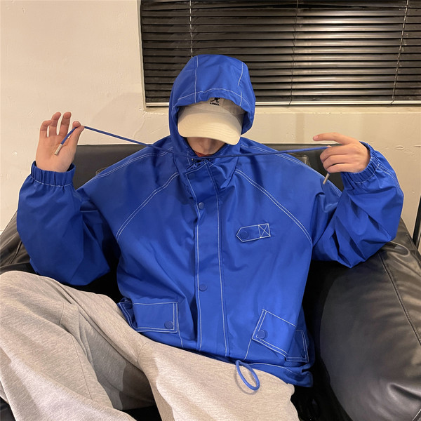 Kapuutsi ja taskutega meeste talvejope