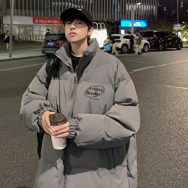 Széles férfi kabát felirattal