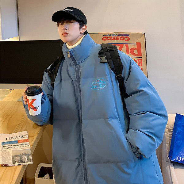 Széles férfi kabát felirattal