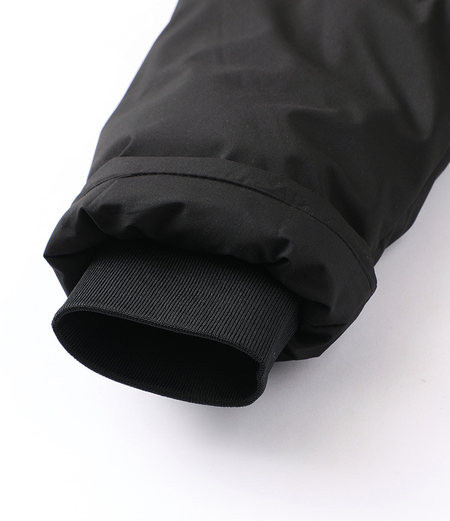 Aktuelan muški model jakne s perom