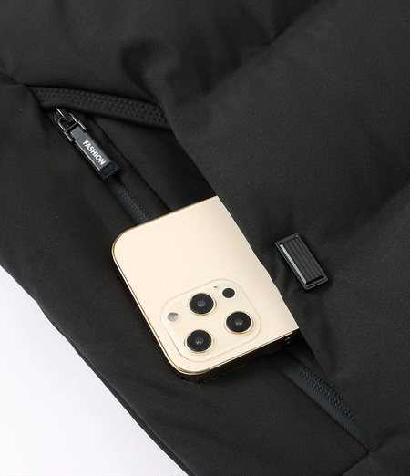 Aktuelan muški model jakne s perom