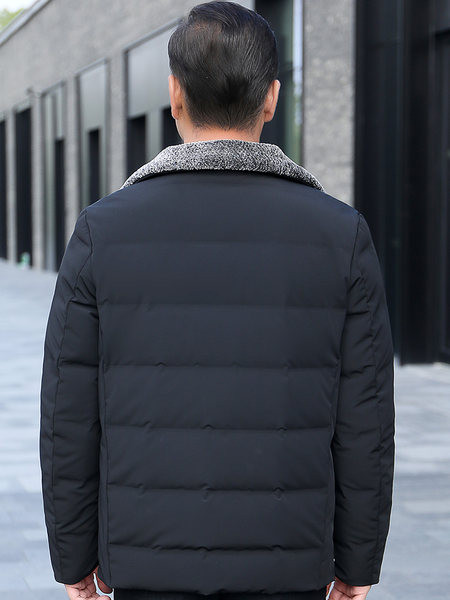 Aktuelan muški model jakne s perom