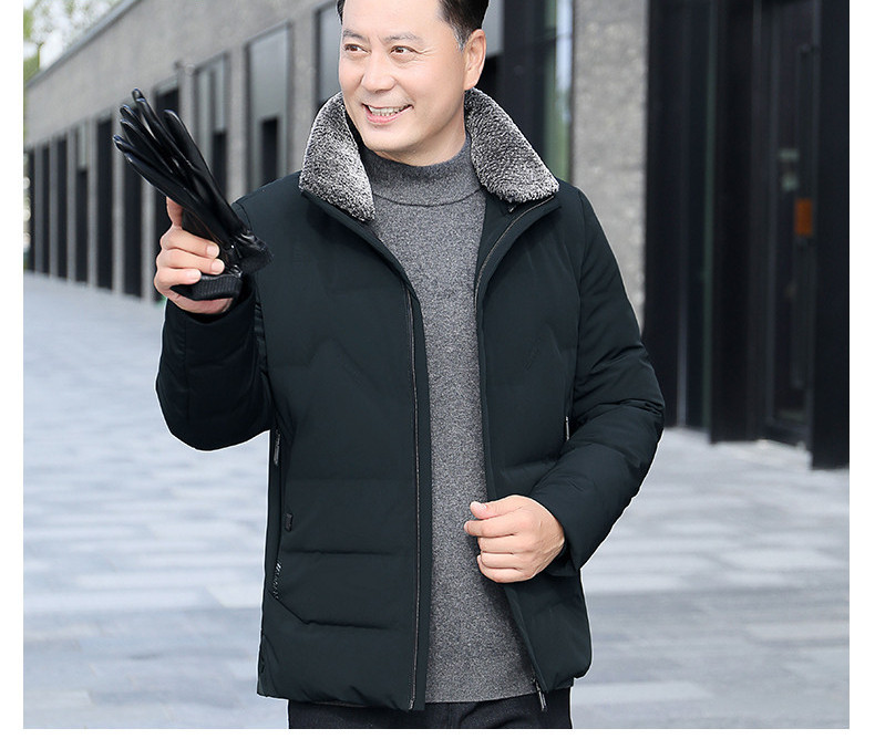 Aktuelan muški model jakne s perom