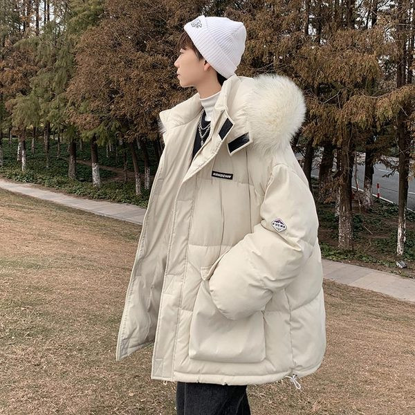 Férfi széles kabát kapucnival és zsebekkel