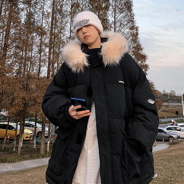 Férfi széles kabát kapucnival és zsebekkel