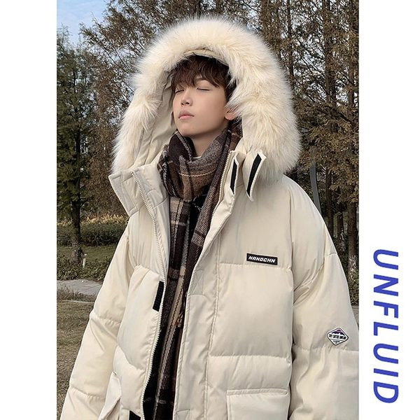 Férfi széles kabát kapucnival és zsebekkel