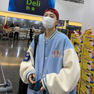 Ingyenes modell férfi dzseki alacsony gallérral