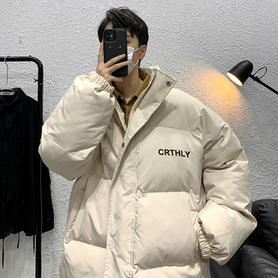 Téli kabát gombokkal és magas gallérral