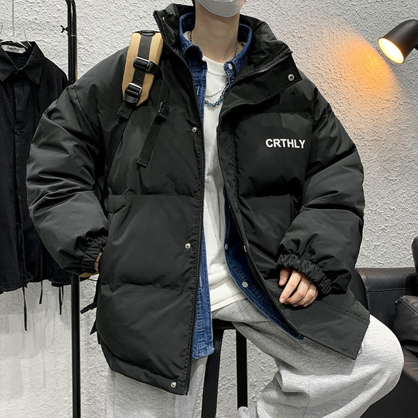 Téli kabát gombokkal és magas gallérral