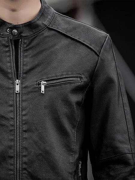 Új modell bőrdzseki zsebekkel és cipzárral férfiaknak