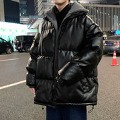 Széles férfi téli kabát cipzárral és zsebekkel