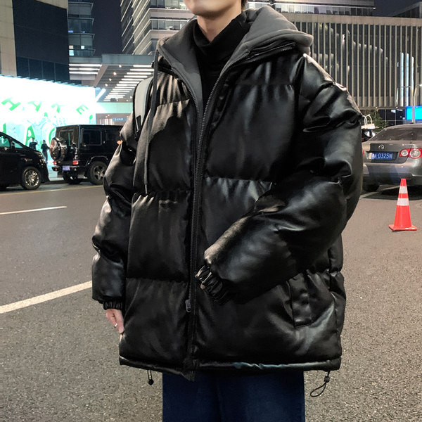 Széles férfi téli kabát cipzárral és zsebekkel