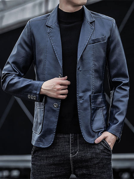 Férfi bőrdzseki gombokkal és zsebekkel