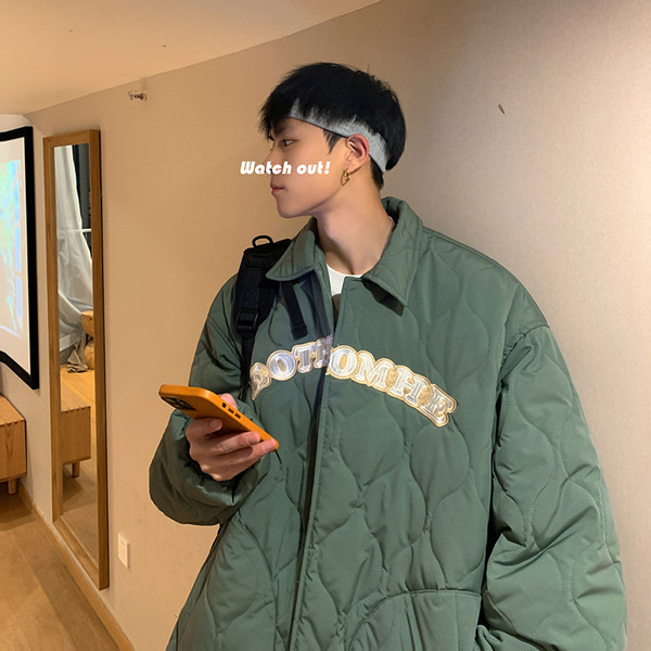 Új modell férfi steppelt kabát hímzéses felirattal