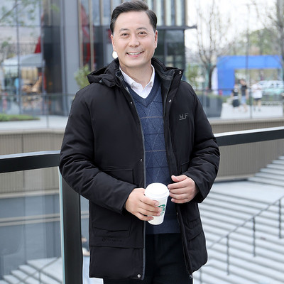 Kolmes värvitoonis lukuga meeste talvejope