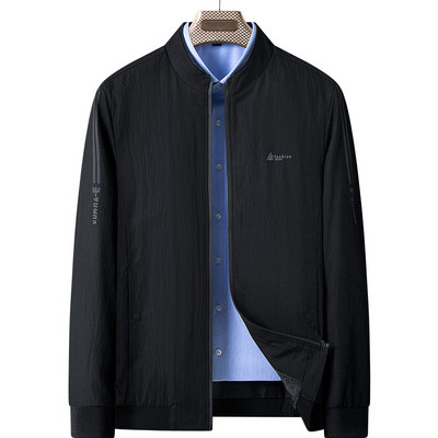 Férfi tavaszi kabát alacsony gallérral